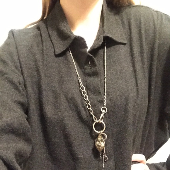 Long statement necklace with key, heart & coin - Picture 4 of 5